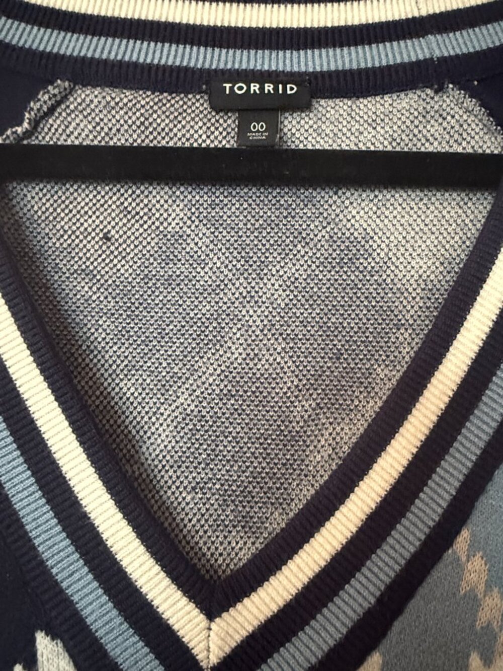 torrid Everyday Soft Ribbed V-Neck Raglan Sweater - Picture 3 of 7